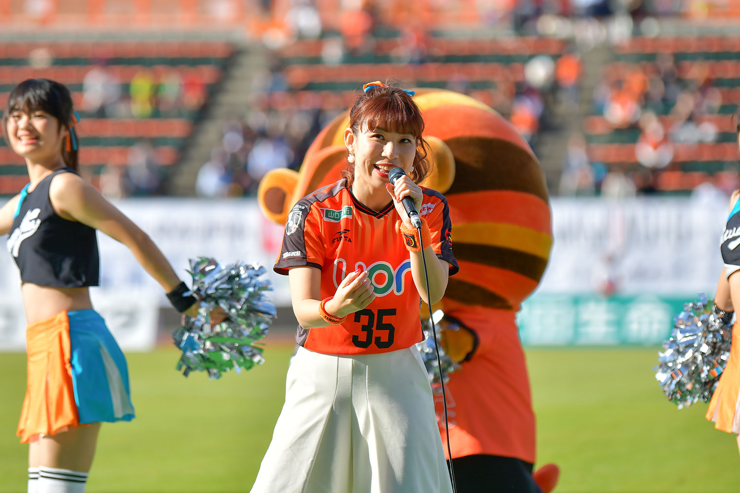 ピッチそばでもイベント開催