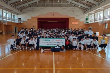 12/10『プロスポーツチームとの連携による体力向上推進事業』レディースの岡樹選手、宮﨑珠里選手が山口市立鴻南中学校を訪問！！